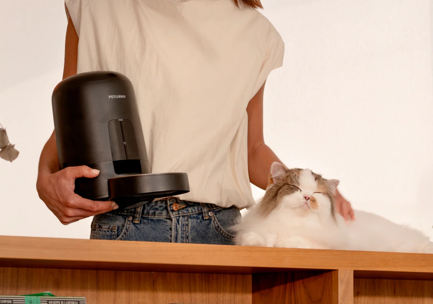 Smart Automatic Pet Feeders for Worry-Free Travel